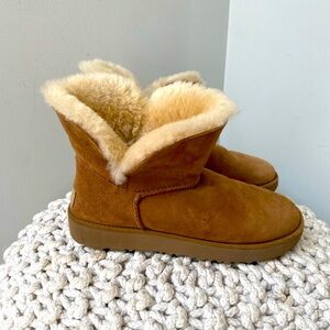 UGG Classic Cuff Mini Boot Women’s Chestnut Sheepskin Ankle Booties, EUC, 8